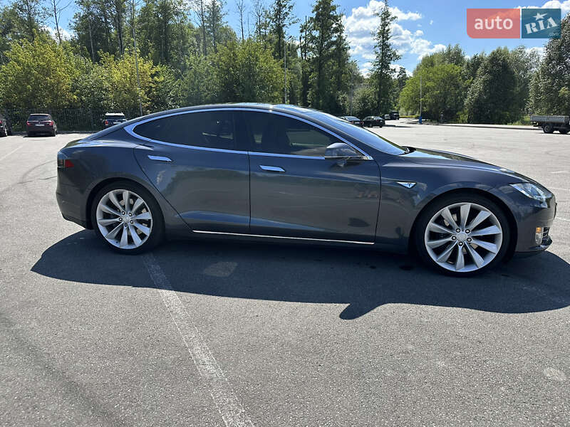 Лифтбек Tesla Model S 2015 в Бородянке