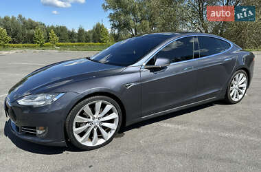 Лифтбек Tesla Model S 2015 в Бородянке