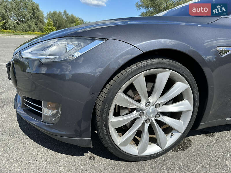 Лифтбек Tesla Model S 2015 в Бородянке