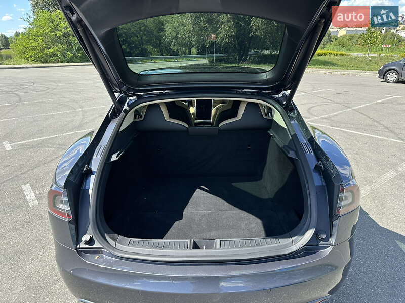 Лифтбек Tesla Model S 2015 в Бородянке