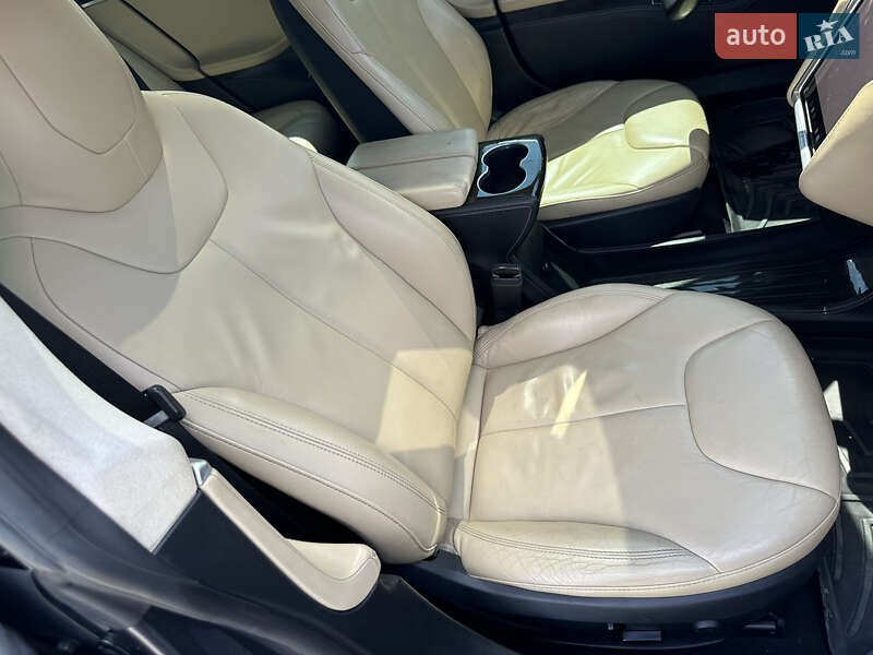 Лифтбек Tesla Model S 2015 в Бородянке