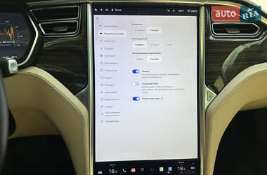 Лифтбек Tesla Model S 2015 в 