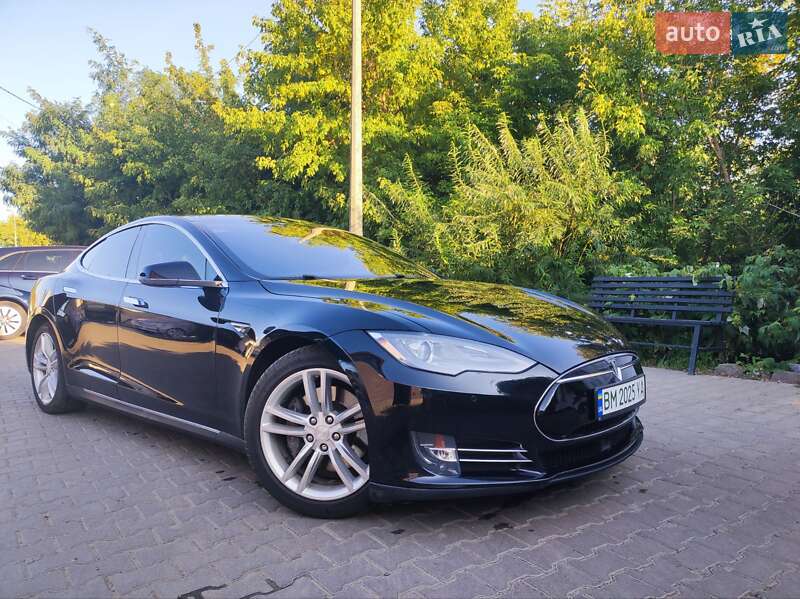 Лифтбек Tesla Model S 2015 в 
