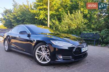 Лифтбек Tesla Model S 2015 в 