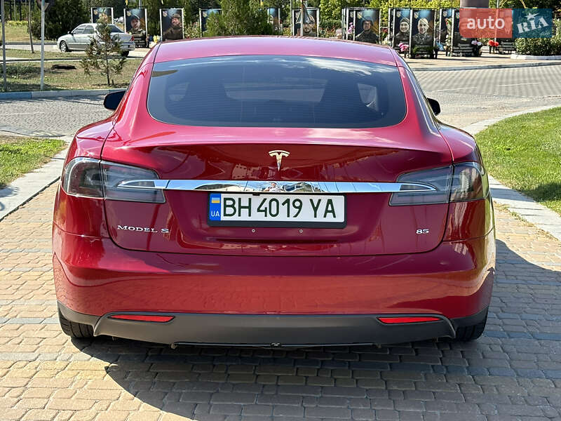 Ліфтбек Tesla Model S 2013 в Одесі