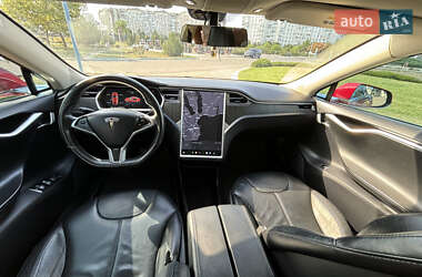 Лифтбек Tesla Model S 2013 в 