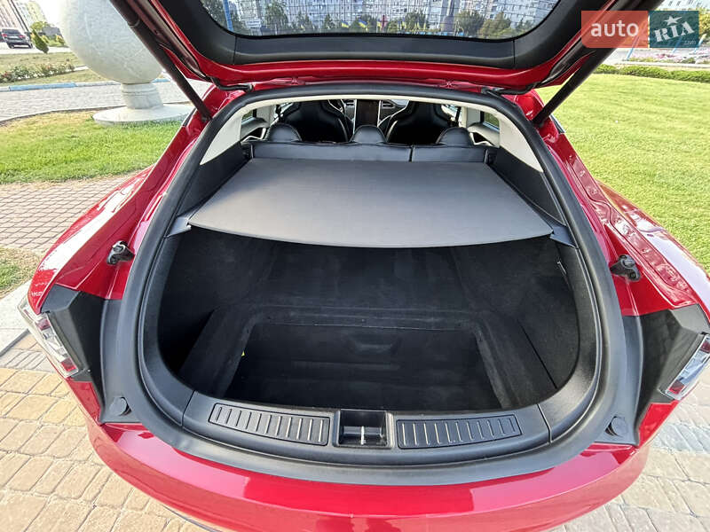 Ліфтбек Tesla Model S 2013 в Одесі