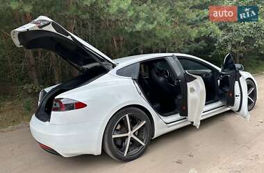 Ліфтбек Tesla Model S 2017 в Києві