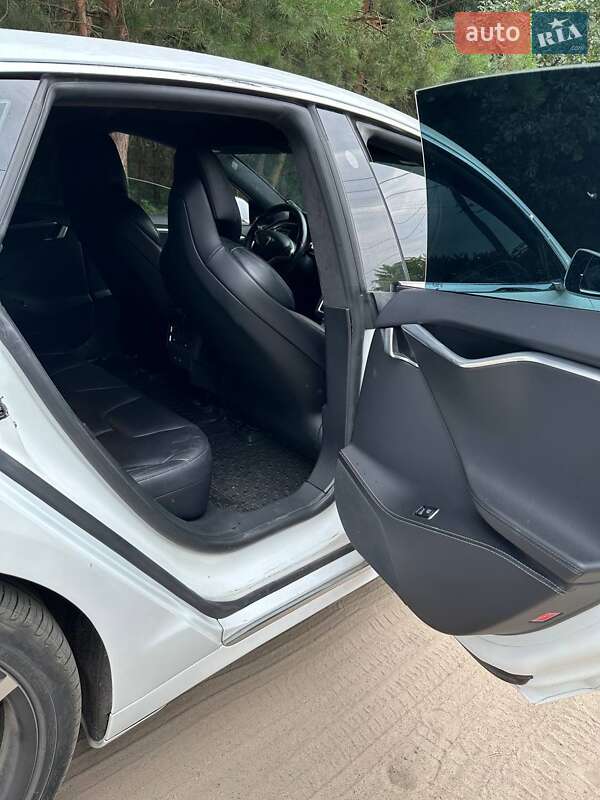 Лифтбек Tesla Model S 2017 в Киеве