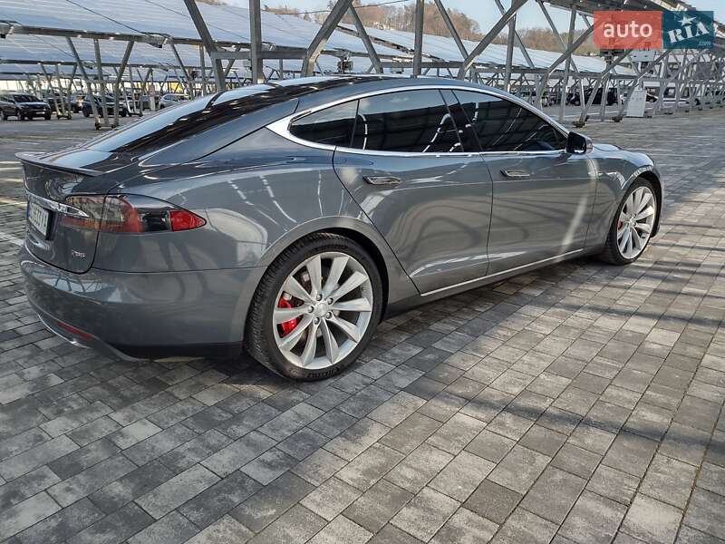Лифтбек Tesla Model S 2014 в Львове