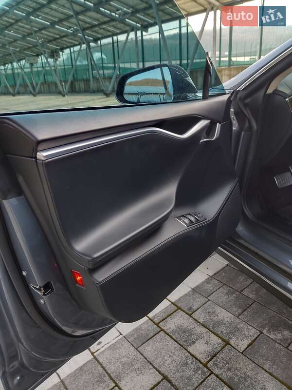 Лифтбек Tesla Model S 2014 в Львове