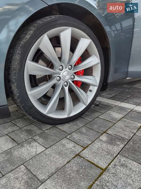 Лифтбек Tesla Model S 2014 в Львове