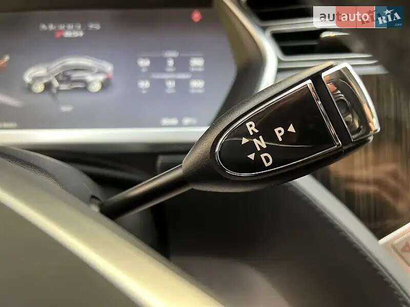 Лифтбек Tesla Model S 2014 в Львове