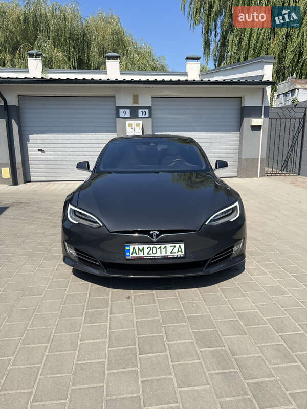 Лифтбек Tesla Model S 2016 в Житомире
