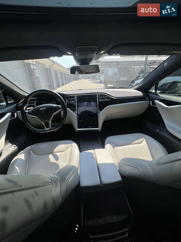 Лифтбек Tesla Model S 2016 в Житомире