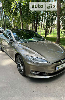 Ліфтбек Tesla Model S 2016 в Києві