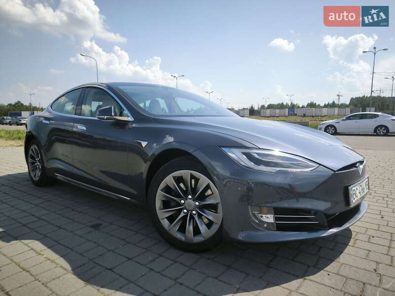Ліфтбек Tesla Model S 2017 в Львові