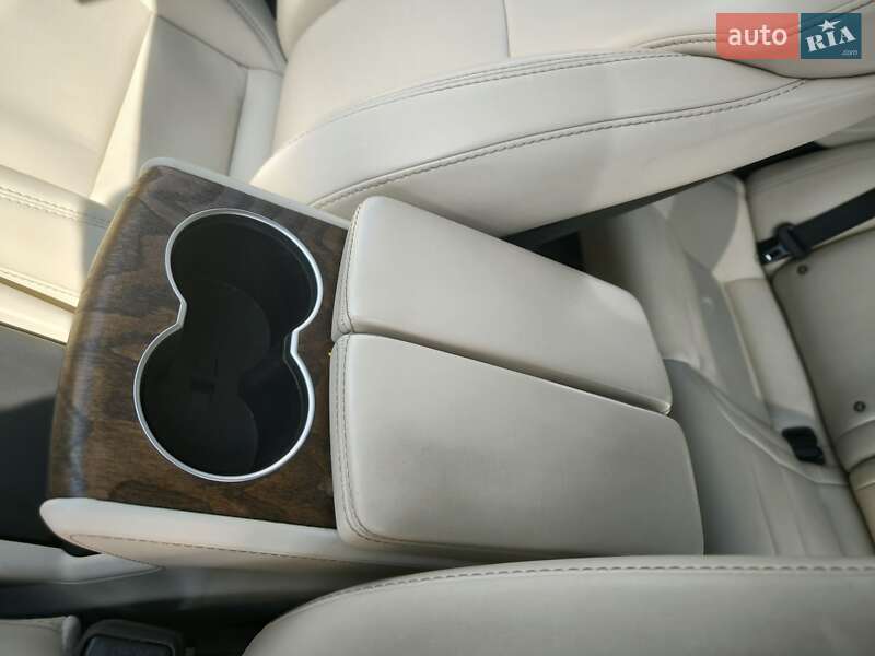 Ліфтбек Tesla Model S 2017 в Львові