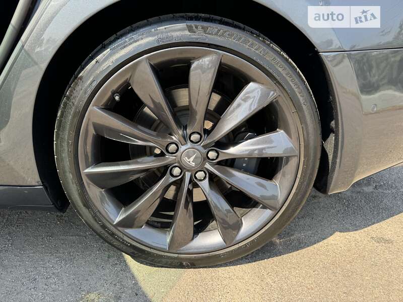 Ліфтбек Tesla Model S 2017 в Дніпрі фото 20 Ліфтбек Tesla Model S 2017 в Дніпрі