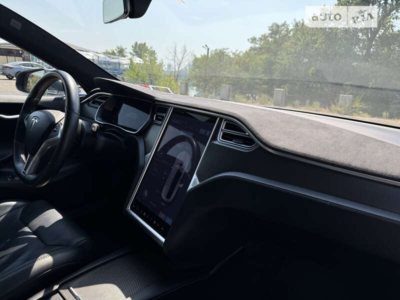 Ліфтбек Tesla Model S 2017 в Дніпрі фото 16 Ліфтбек Tesla Model S 2017 в Дніпрі