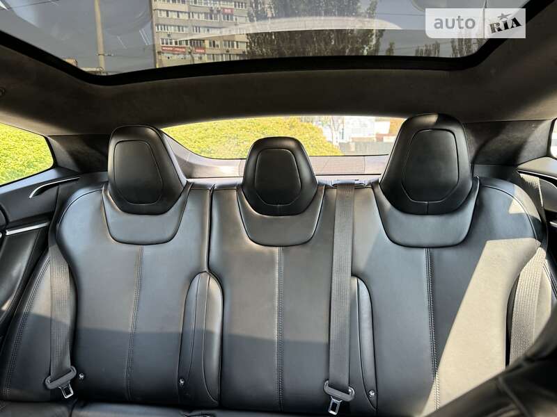 Ліфтбек Tesla Model S 2017 в Дніпрі фото 26 Ліфтбек Tesla Model S 2017 в Дніпрі
