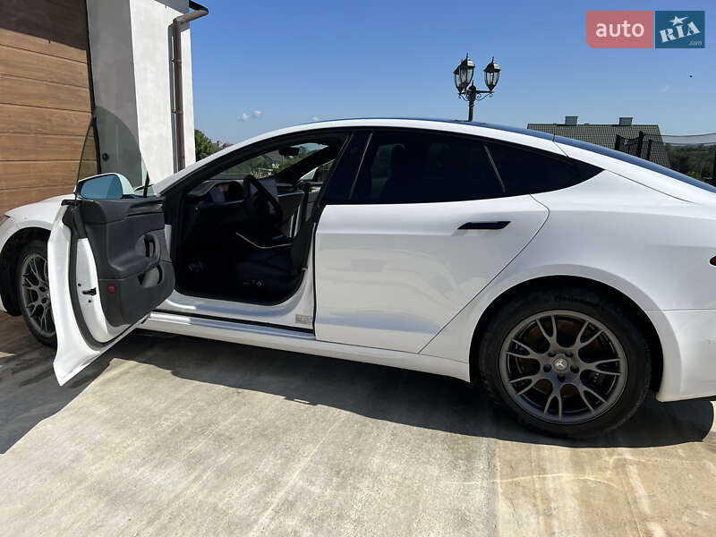 Лифтбек Tesla Model S 2021 в Золочеве