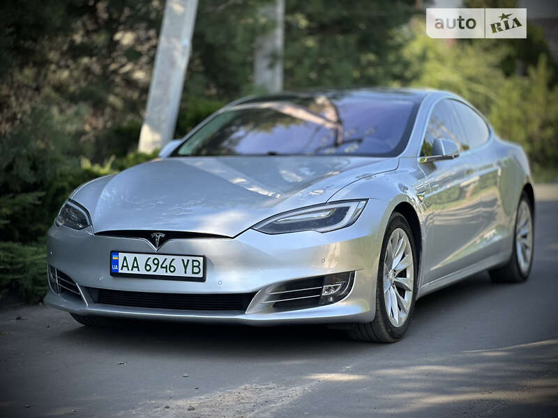 Лифтбек Tesla Model S 2017 в Киеве фото 6 Лифтбек Tesla Model S 2017 в Киеве