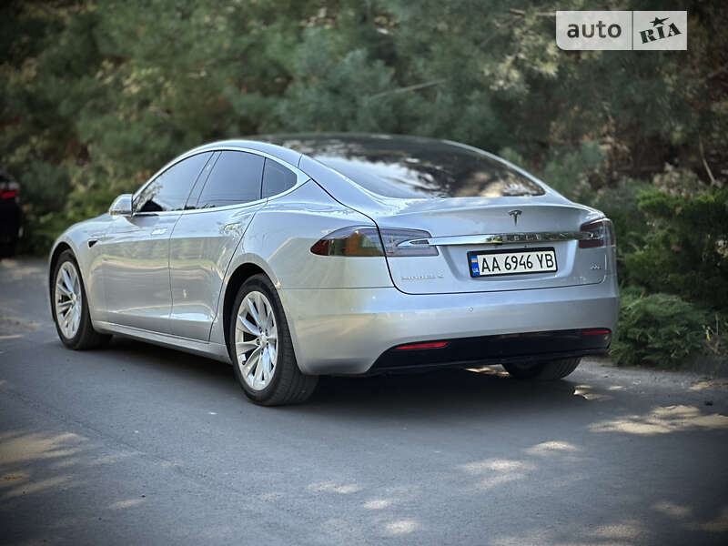 Лифтбек Tesla Model S 2017 в Киеве фото 10 Лифтбек Tesla Model S 2017 в Киеве