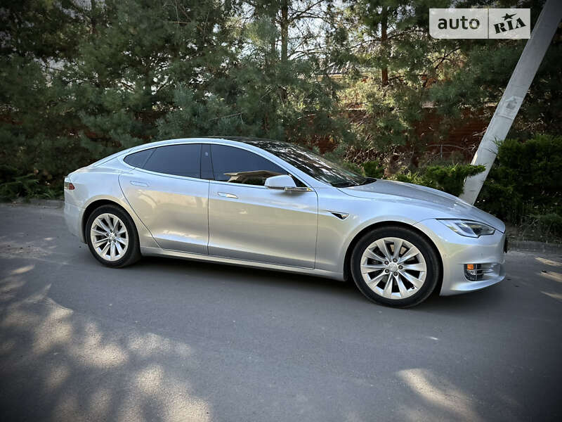 Лифтбек Tesla Model S 2017 в Киеве фото 18 Лифтбек Tesla Model S 2017 в Киеве