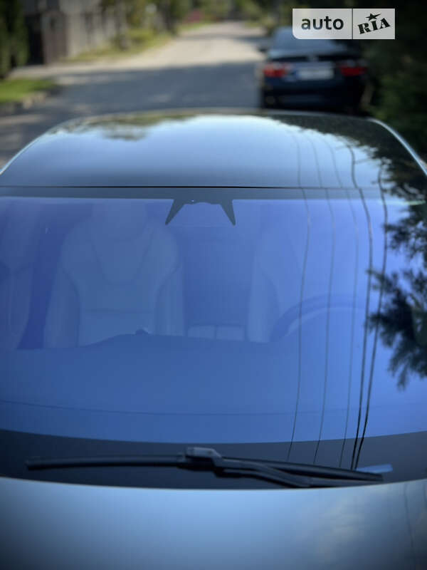 Лифтбек Tesla Model S 2017 в Киеве фото 28 Лифтбек Tesla Model S 2017 в Киеве