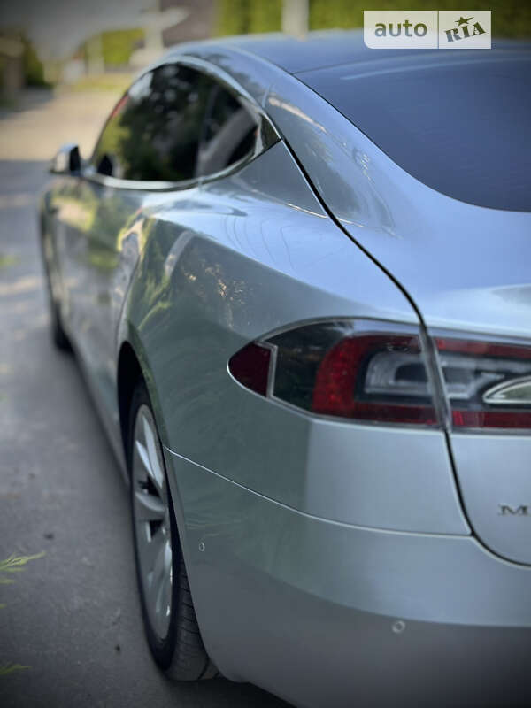Лифтбек Tesla Model S 2017 в Киеве фото 33 Лифтбек Tesla Model S 2017 в Киеве
