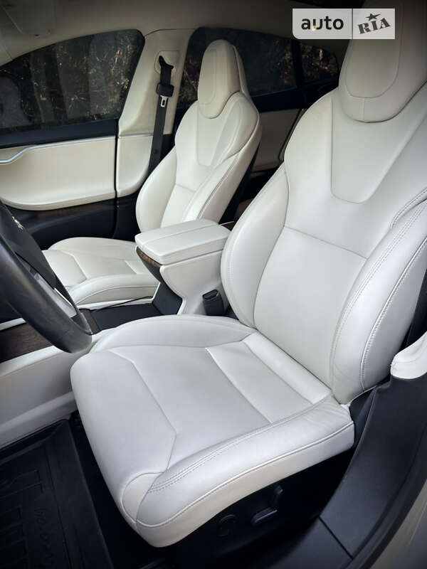 Лифтбек Tesla Model S 2017 в Киеве фото 49 Лифтбек Tesla Model S 2017 в Киеве
