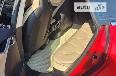 Лифтбек Tesla Model S 2013 в 
