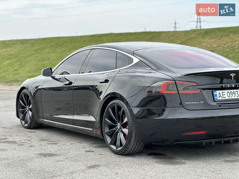 Лифтбек Tesla Model S 2017 в Днепре