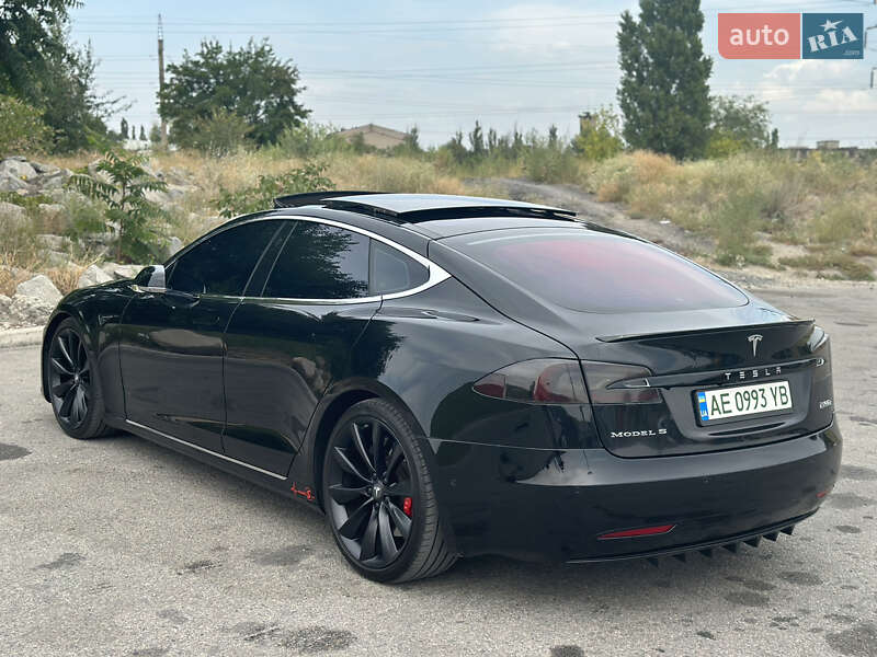 Лифтбек Tesla Model S 2017 в Днепре