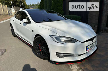 Ліфтбек Tesla Model S 2016 в Києві