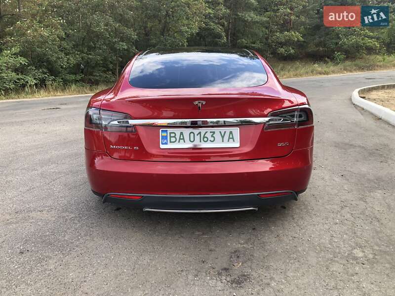 Лифтбек Tesla Model S 2016 в Киеве