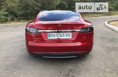 Лифтбек Tesla Model S 2016 в Киеве