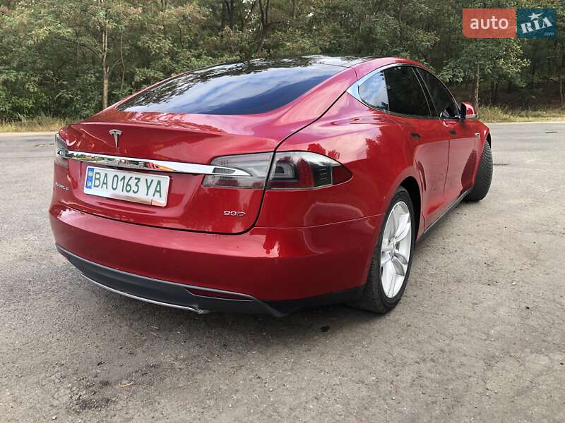 Лифтбек Tesla Model S 2016 в Киеве