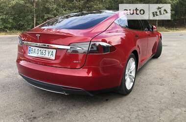 Лифтбек Tesla Model S 2016 в Киеве