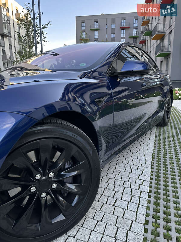 Лифтбек Tesla Model S 2018 в Львове