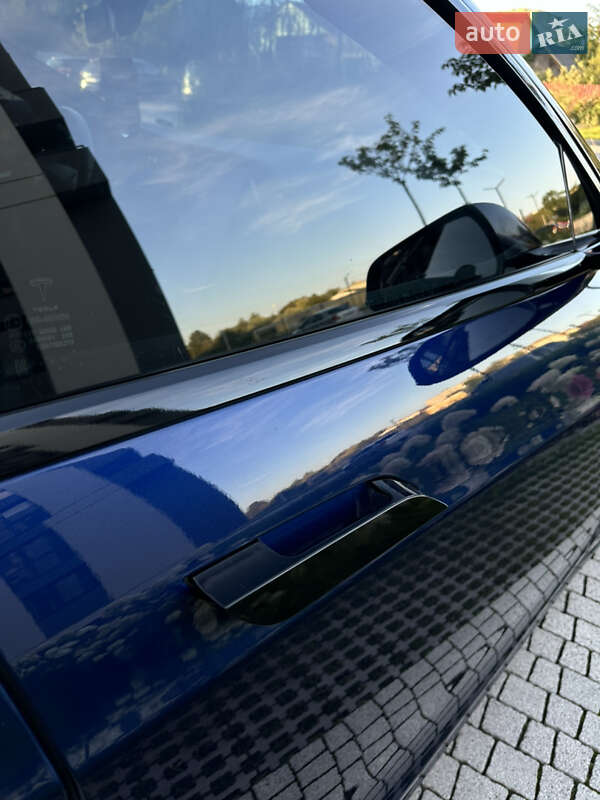 Лифтбек Tesla Model S 2018 в Львове