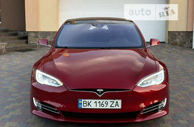 Лифтбек Tesla Model S 2016 в Ровно