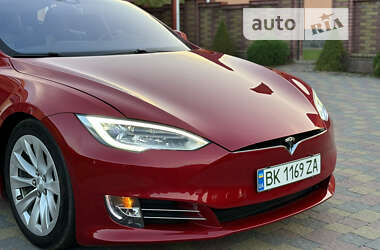 Лифтбек Tesla Model S 2016 в Ровно