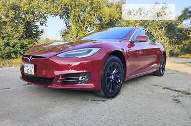 Ліфтбек Tesla Model S 2016 в Києві