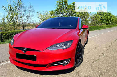 Лифтбек Tesla Model S 2015 в Киеве