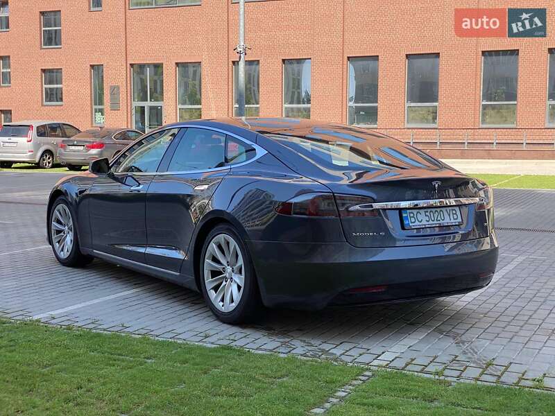Лифтбек Tesla Model S 2018 в Львове