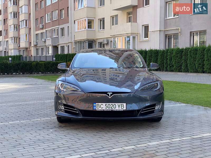 Лифтбек Tesla Model S 2018 в Львове