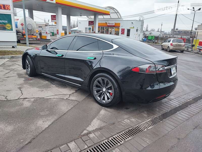 Лифтбек Tesla Model S 2018 в Николаеве