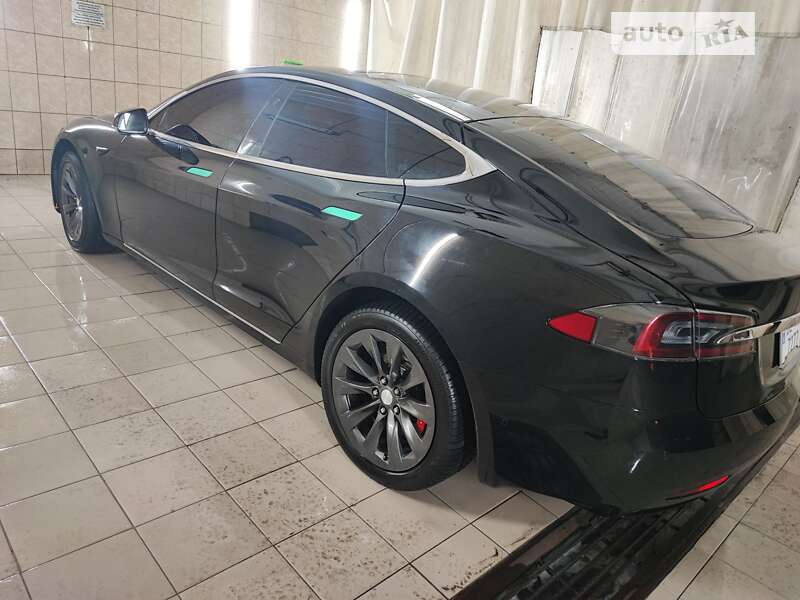 Ліфтбек Tesla Model S 2018 в Миколаєві